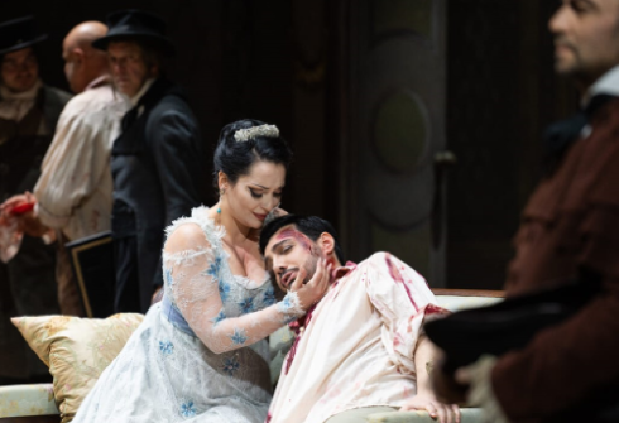 Un'immagine della rappresentazione di "Tosca" al Teatro Carlo Felice di Genova, resa accessibile alle persone con disabilità visive