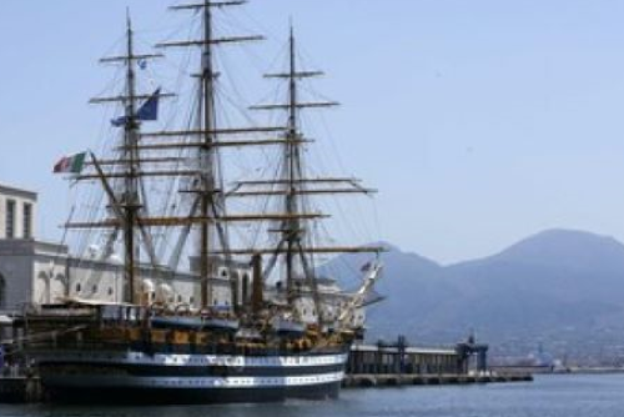 La nave "Amerigo Vespucci" concluderà a Napoli il proprio Touur Mediterraneo
